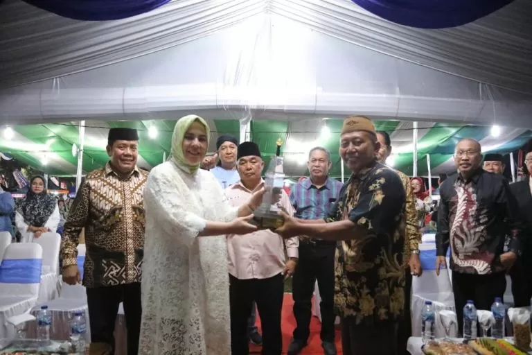 Wali Kota Kotamobagu, Tatong Bara Tutup Gelaran Fesbudjaton ke-XVII se Indonesia Timur Tahun 2023
